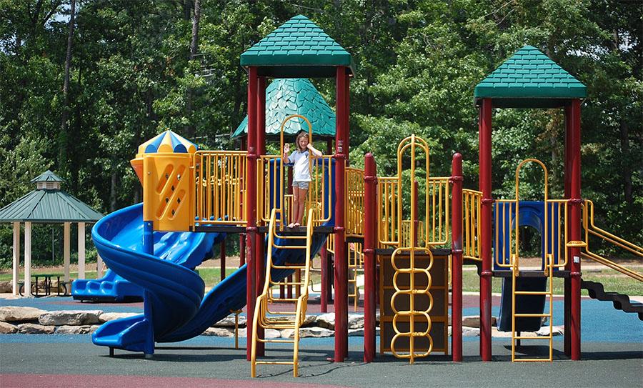 SPIKE | Из чего сделаны горки для дворовых площадок? SPIKE | What Are Backyard Playground Slides Made Of?