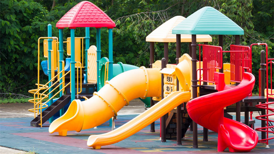 SPIKE | Parks vs. Spielplätze: Die wichtigsten Unterschiede erklärt SPIKE | Parks vs. Playgrounds: Key Differences Explained