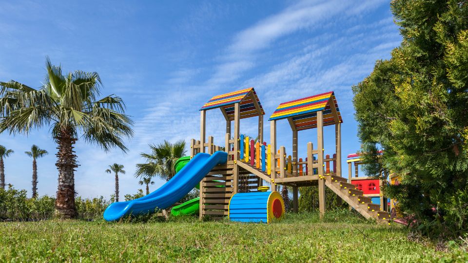 SPIKE | ¿Cómo encontrar piezas de recambio para parques infantiles? SPIKE | How to Find Playground Replacement Parts?