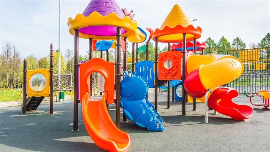SPIKE | Parks vs. Spielplätze: Die wichtigsten Unterschiede erklärt SPIKE | Parks vs. Playgrounds: Key Differences Explained