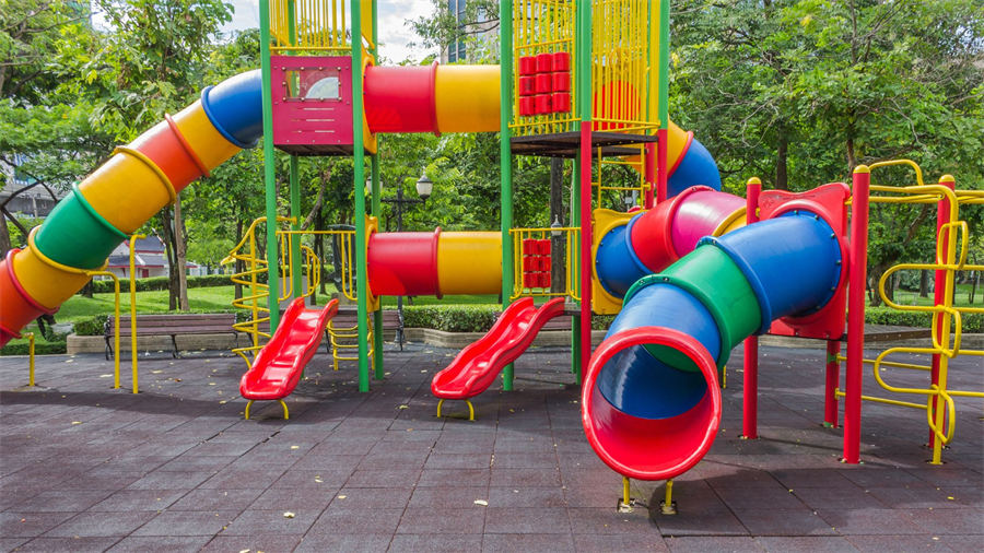 SPIKE | Parks vs. Spielplätze: Die wichtigsten Unterschiede erklärt SPIKE | Parks vs. Playgrounds: Key Differences Explained
