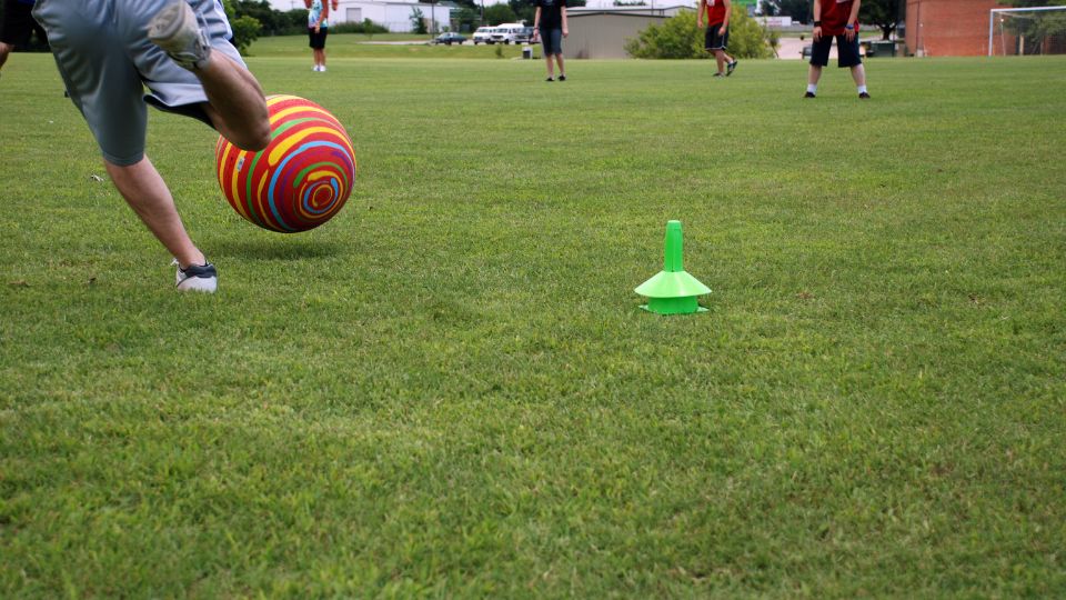 SPIKE | 10 lustige Outdoor-Spiele für die ganze Familie SPIKE | 10 Fun Outdoor Games to Play as a Family
