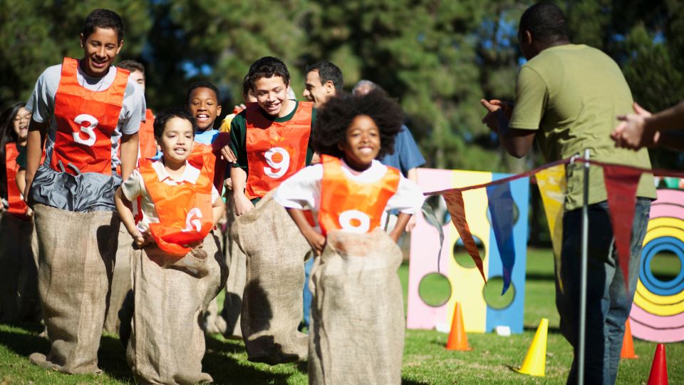 SPIKE | 10 lustige Outdoor-Spiele für die ganze Familie SPIKE | 10 Fun Outdoor Games to Play as a Family