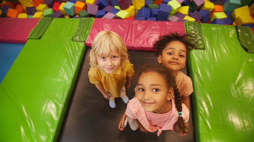 SPIKE | ¿Cuánto cuesta un parque de camas elásticas? SPIKE | How Much Does a Trampoline Park Cost?